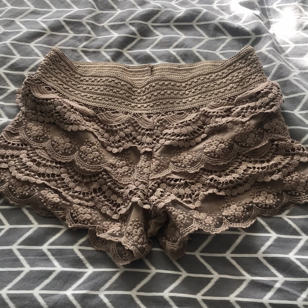 Woman’s shorts in tan! Like new!